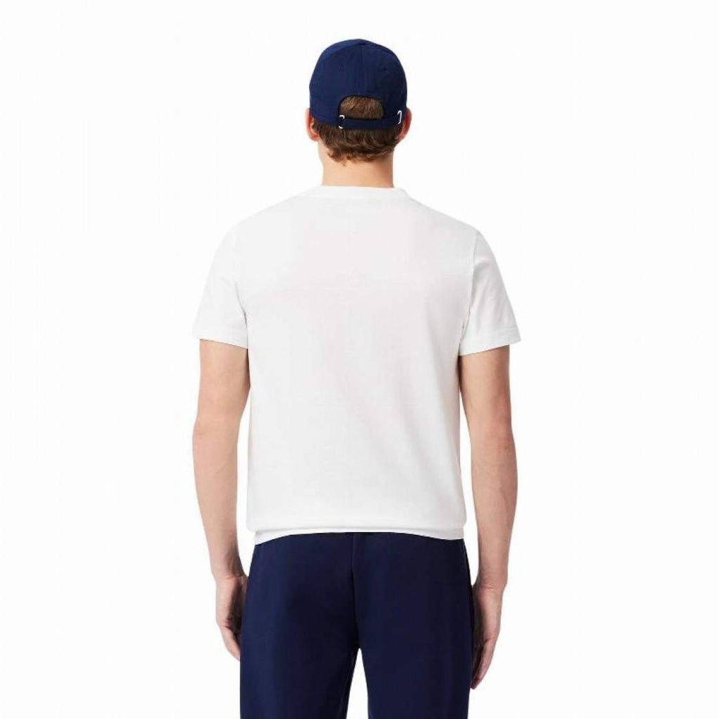 pack-camiseta-lacoste-novak-djokovic-blanco-y-gorra-marino-es-3-1100x1100.webp