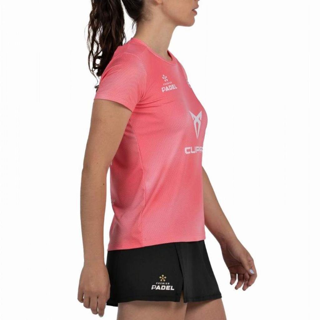 camiseta-bullpadel-delfi-brea-premier-padel-dan-chicle-1-es-3-1100x1100.webp