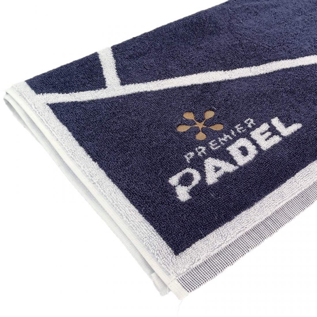 toalla-bullpadel-premier-padel-100x50-carbon-es-2-1100x1100.webp